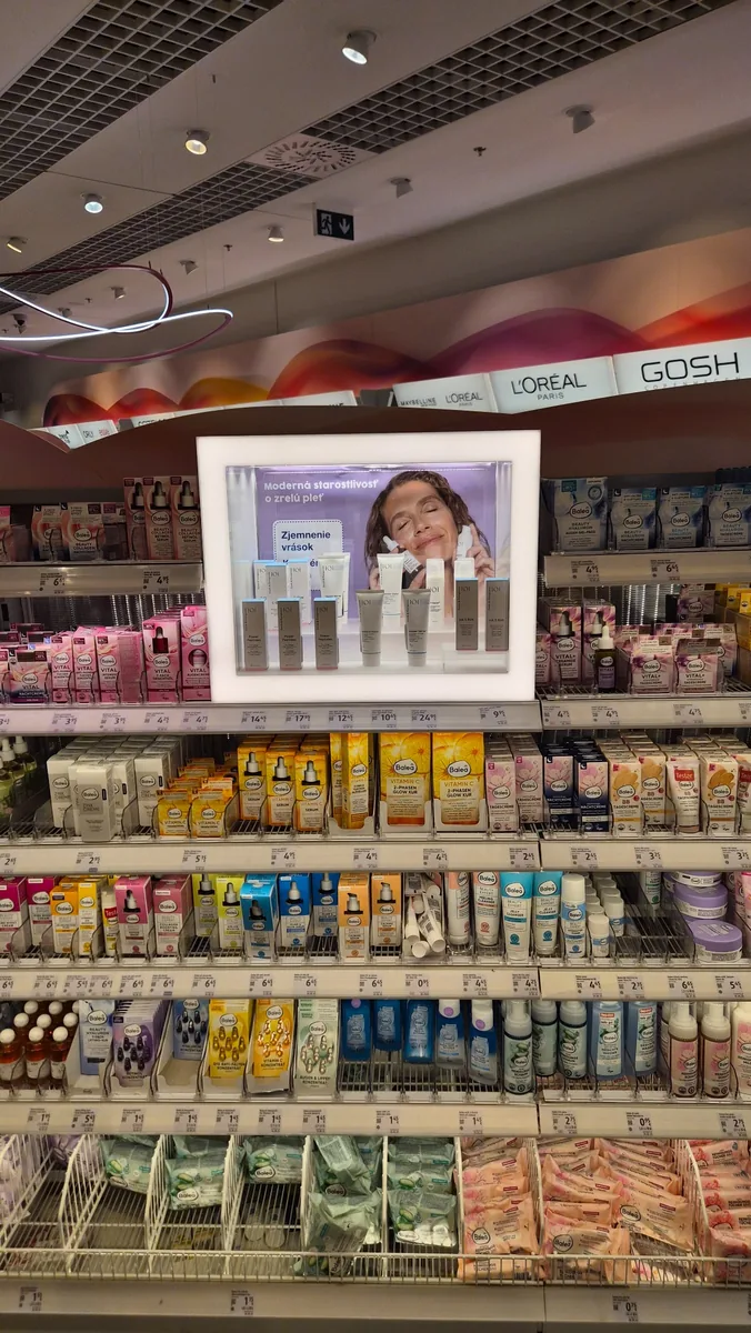 Geek & Gorgeous retail lightbox shelf display